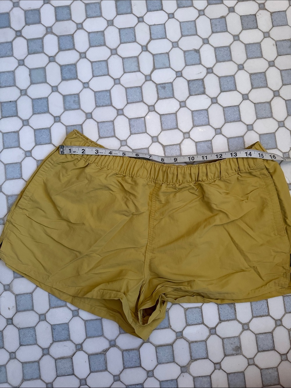 Patagonia Women's barely baggies size large Yellow Shorts